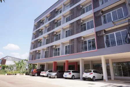 Chompu Nakarin Apartment