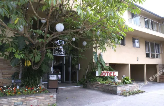 卡馬爾套房酒店