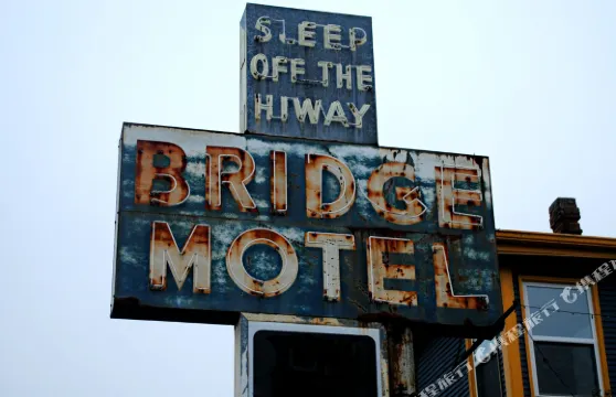 布里奇汽車旅館