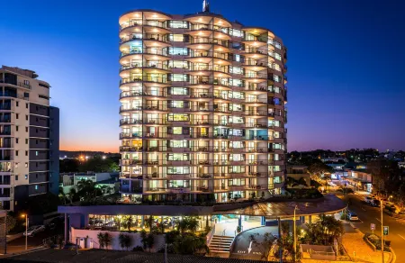 Centrepoint Apartments Caloundra Отели в г. Калаундра