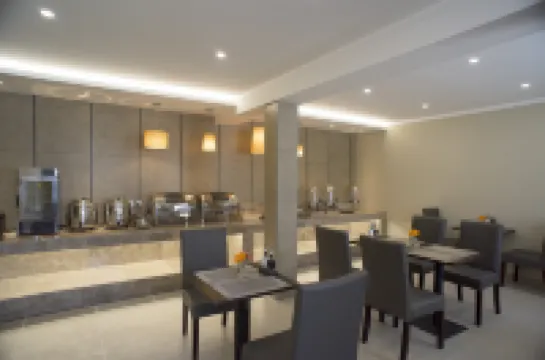 Home Inn Tongbai Yun Hotel (Chengde Summer Resort Shop)