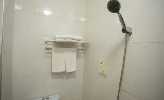 Pingguo Huayang Business Hotel