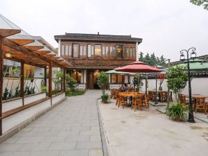 Jinglan wuzhenyuan Xiaoxiao courtyard B & B