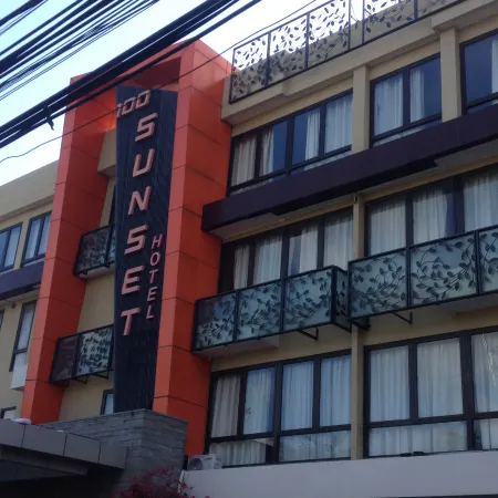100 Sunset Kuta Hotel & Ballroom Отели рядом с достопримечательностью «Гавань Беноа»