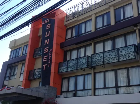 100 Sunset Kuta Hotel & Ballroom