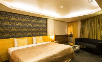 Lucky News Classic Hotel - Housity