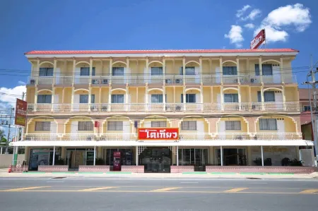 Tokyo Hotel Отели рядом с достопримечательностью «Phra Prang Sam Yot»