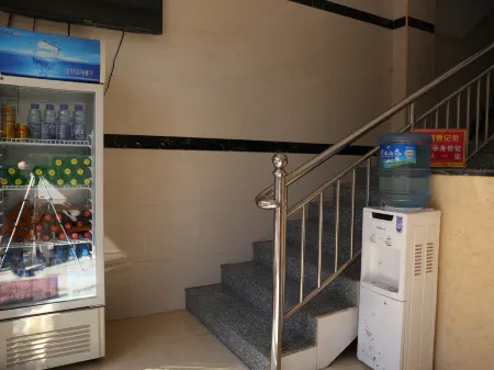 Huaning Hongxuan Hotel Отели рядом с достопримечательностью «Huaning Yaoyao Village Ancient Kiln Ruins Park»