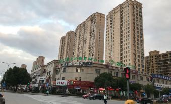 Yibin Liangpin Hotel (Shanghai Jinshan Wanda Plaza)