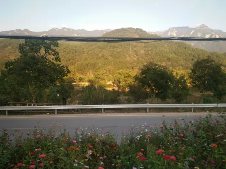 Luotian Impression Hongye Mountain Villa Отели рядом с достопримечательностью «Qingtaiguan Sceneic Area»