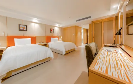 Royal Dragon Hotel Отели рядом с достопримечательностью «Центральная библиотека Макао»