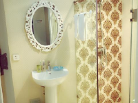 抚顺二十五小时主题公寓 - 河景主题大床房