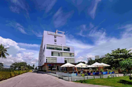 Rigel Hotel Отели рядом с достопримечательностью «Хон Там»