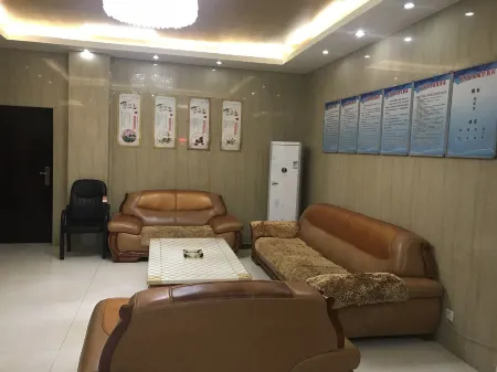 Linyi Jixian Business Hotel Отели рядом с достопримечательностью «Linyixian Library»