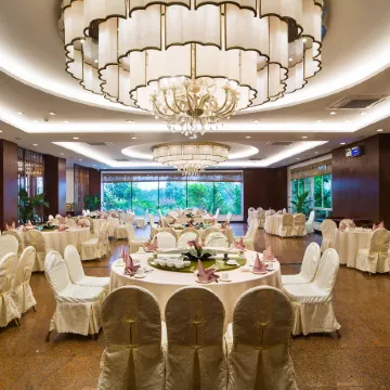 Yunfu Xinxing Longshan Hot Spring Hotel