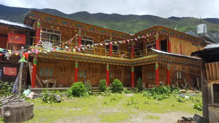 德欽雨崩神瀑客棧