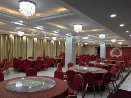 YuanSeYaJuhotel Отели рядом с достопримечательностью «Dong'a Yaowang Mountain»