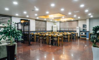 The Oakra Hotel