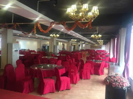 Hui long hotel Отели рядом с достопримечательностью «Yuchan Palace»