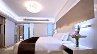 Central Hotel - balcony