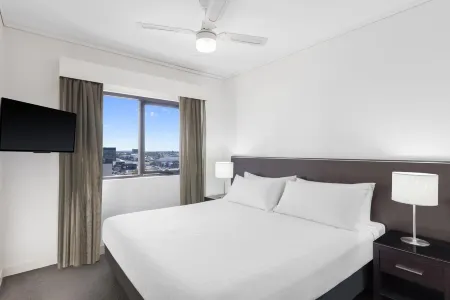Adina Apartment Hotel Perth Barrack Plaza Отели рядом с достопримечательностью «Кафедральный собор Сейнт Мэри»