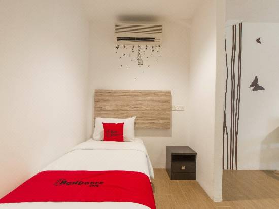 Reddoorz Plus Victoria Hotel Hotel Bintang 3 Di Singapura