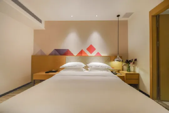 Borrman Hotel (Canton Tower Kecun Metro Station Pazhou Convention & Exhibition Center flagship) Отели рядом с достопримечательностью «TIT Creative Park»