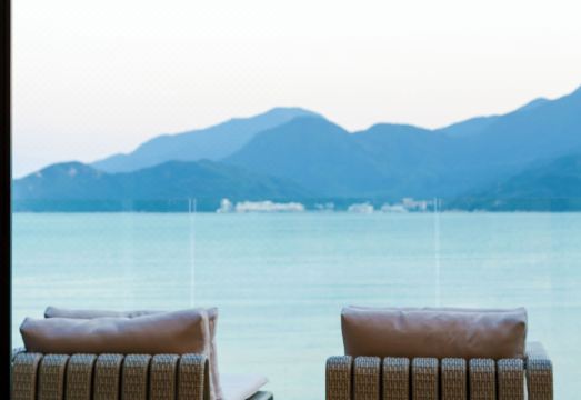Sea view villa at the end of the field의 건물 야경