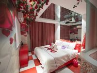 乌鲁木齐紫密Romance精品酒店 - 玫瑰之约大床房