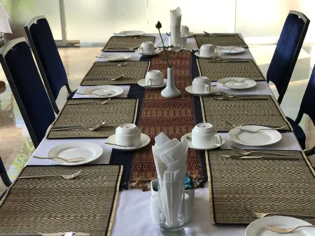 Hotel H Valley Yangon Отели в г. Kamayut