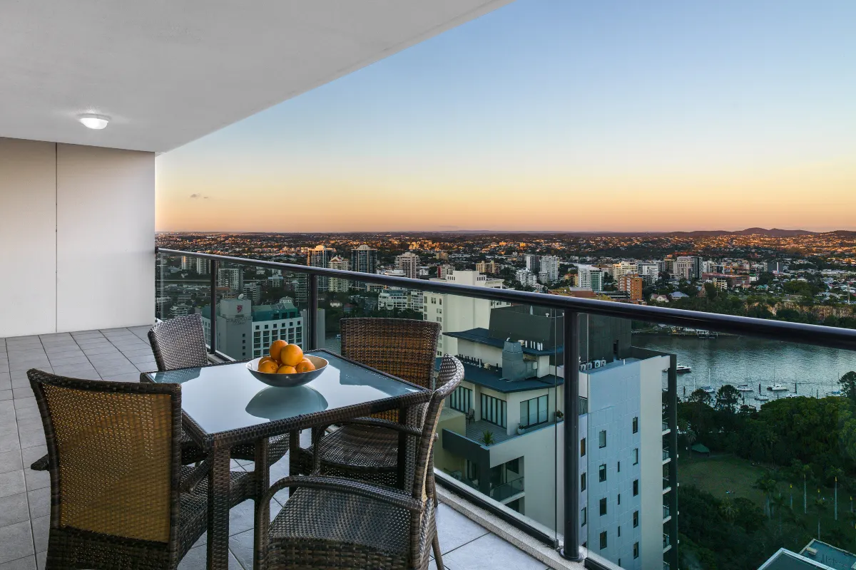Oaks Brisbane River City Suites