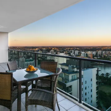 Oaks Brisbane River City Suites Các khách sạn gần Khu phức hợp Nghệ thuật trình diễn Queensland (QPAC)