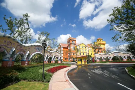 Barcelona International Resort Shanghai Отели рядом с достопримечательностью «Shanghai International Studies University (Wenxiang Road)»