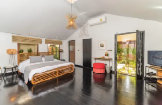 เดอะ ซันเซ็ท บีช รีสอร์ท แอนด์ สปา ตลิ่งงาม โรงแรมในตำบลตลิ่งงาม