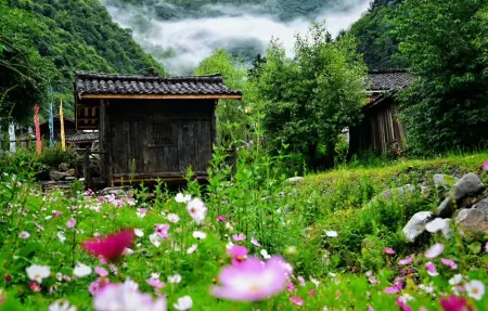 Pingwu Baima  Guzhai No. 1 Manor Отели рядом с достопримечательностью «Baimazhai Village»