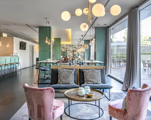 Vincci Maritimo Hotels near Metro Station