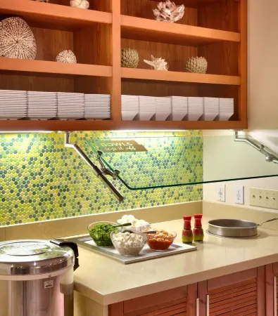 Hyatt Place Waikiki Beach Отели рядом с достопримечательностью «Кугайо Бич Парк»