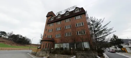 Green and Blue Hotel Отели рядом с достопримечательностью «Daegwallyeong Sheep Farm»