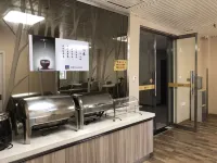 Yijia 365 Chain Hotel (Shijiazhuang Canal Bridge Railway University Yitang Metro Station Branch)