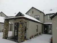 Platinum Queenstown Luxury Villas Hotels in 