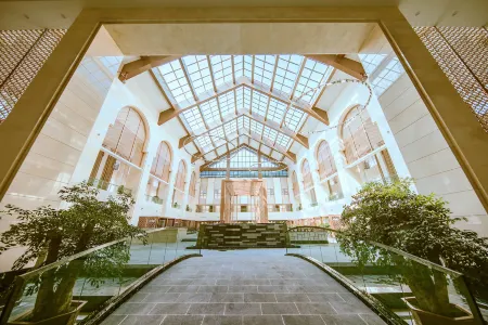 Tianshan Wujiang Hot Spring City Hotel Отели в г. Фукан