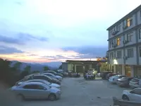 薄刀峰紫霧民宿 小弧坪觀景台附近的飯店