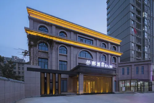 QIANNA HOTEL (Xinxiang Hualan Avenue Pangdonglai Shopping Plaza)