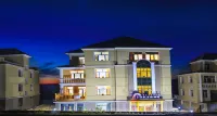 Alshan Mirror Photography Theme Hotel - bar