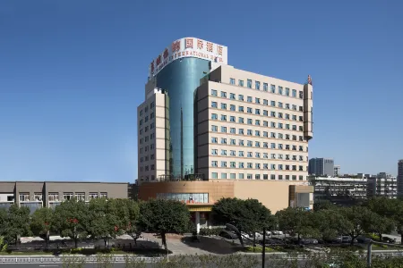 Vienna International Hotel (Wenzhou Avenue Railway Store) Отели рядом с достопримечательностью «Wenzhou University (North Campus)»