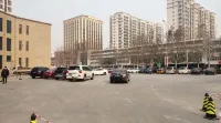 Vienna International Hotel (Gu'an New Airport) - parking