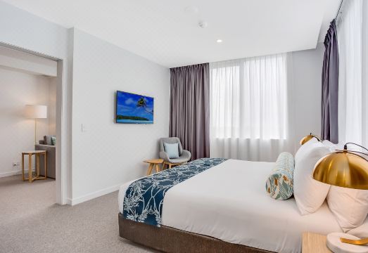 만트라 앳 샤크스