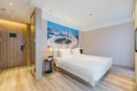 Atour Hotel (Shanghai The Bund, Old Wharf) - balcony