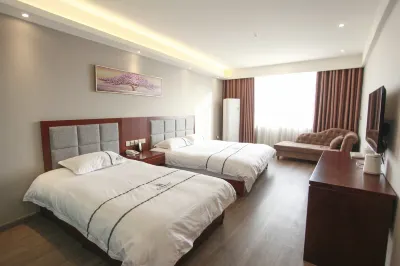 Huangmei Haotai Business Hotel