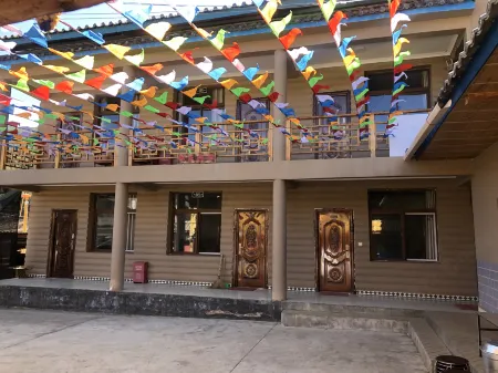 Zhanyou Jiayuan Nongjia Xiaoyuan Inn Отели рядом с достопримечательностью «Sichuanlugu Lake Scenic Area»